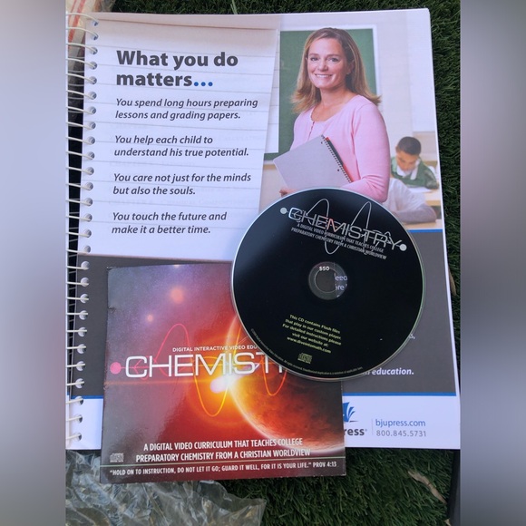 Comprehensive Chemistry Lab 11th Grade Kit - Picture 2 of 10